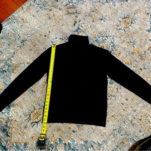 All black turtle neck - Wool - size medium